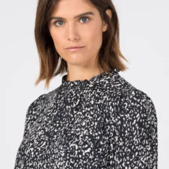 Meilleur Prix Garanti HALLHUBER MIT RÜSCHEN UND SMOKDETAILS - Blouse chemises et blouses col rond femme -France Hallhuber Soldes Boutique 3bb45e8e69d247dead22181e1ec4506a