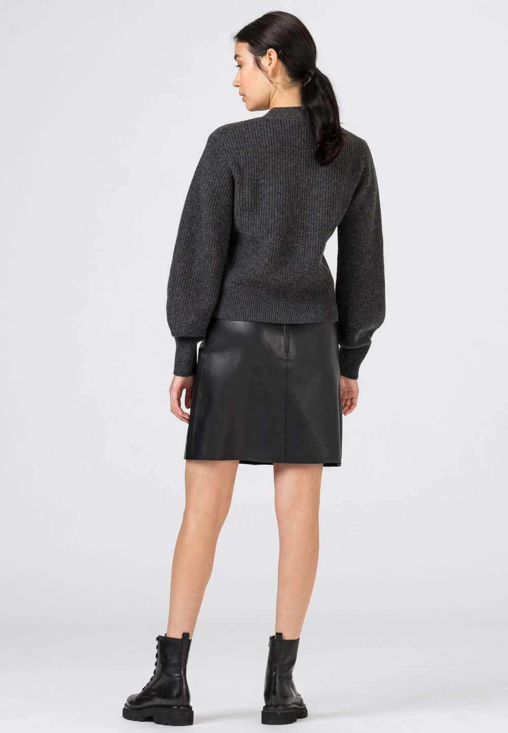 HALLHUBER CROPPED AUS - Gilet Petit Prix pulls et gilets col en v femme 3 HALLHUBER CROPPED AUS - Gilet Petit Prix pulls et gilets col en v femme – Image 3