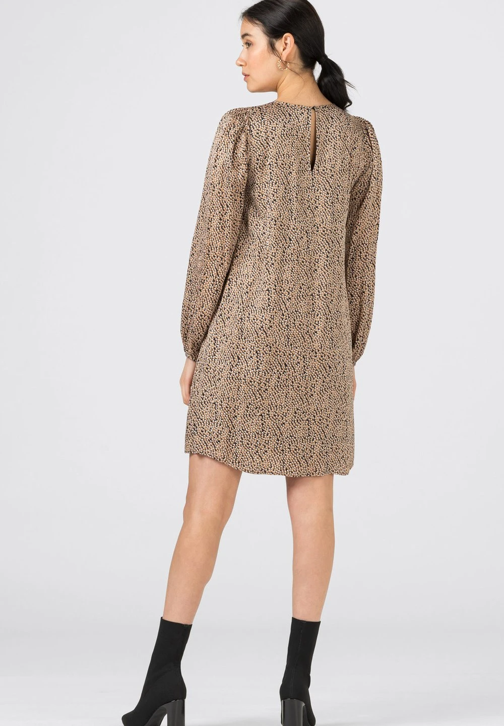 Prix Réduit HALLHUBER HÄNGERCHEN AUS LENZING™-ECOVERO™ MIT MINI-TUPFEN - Robe de jour robes normale femme 2 Prix Réduit HALLHUBER HÄNGERCHEN AUS LENZING™-ECOVERO™ MIT MINI-TUPFEN - Robe de jour robes normale femme – Image 2