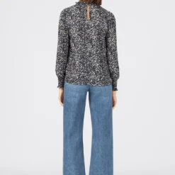 Meilleur Prix Garanti HALLHUBER MIT RÜSCHEN UND SMOKDETAILS - Blouse chemises et blouses col rond femme -France Hallhuber Soldes Boutique 9591f1c23e684472b9e0cdc70cc3f0d5